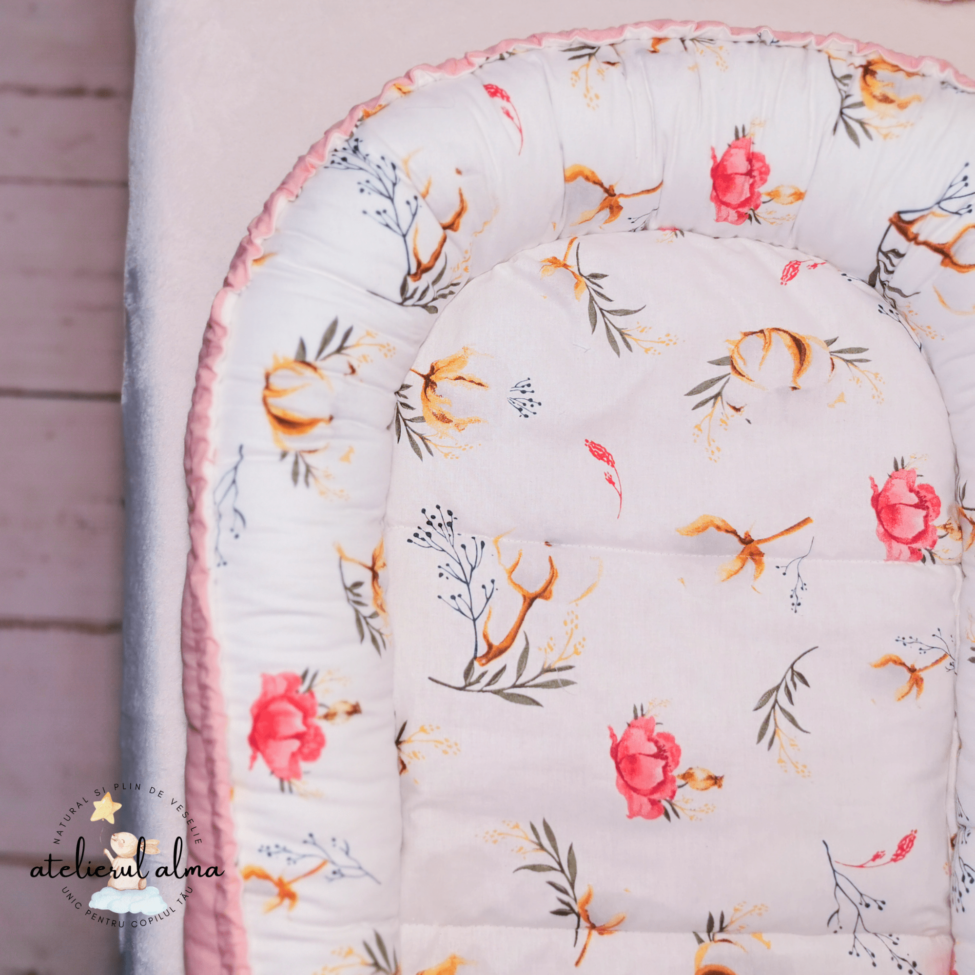 imagine cu babynest pentru bebelusi. cuib nou nascuti pentru dormit, co-sleeping