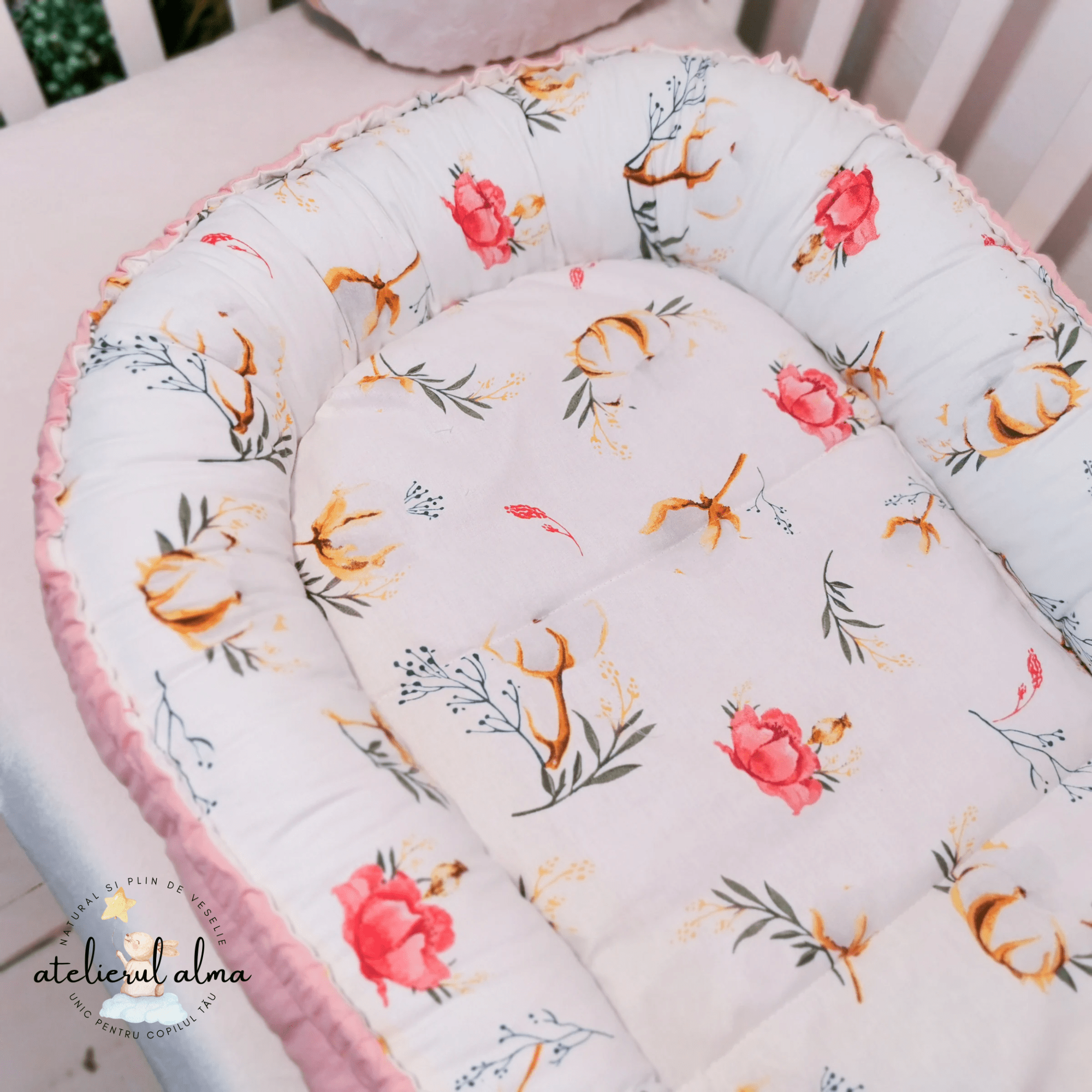 imagine cu babynest pentru bebelusi. cuib nou nascuti pentru dormit, co-sleeping
