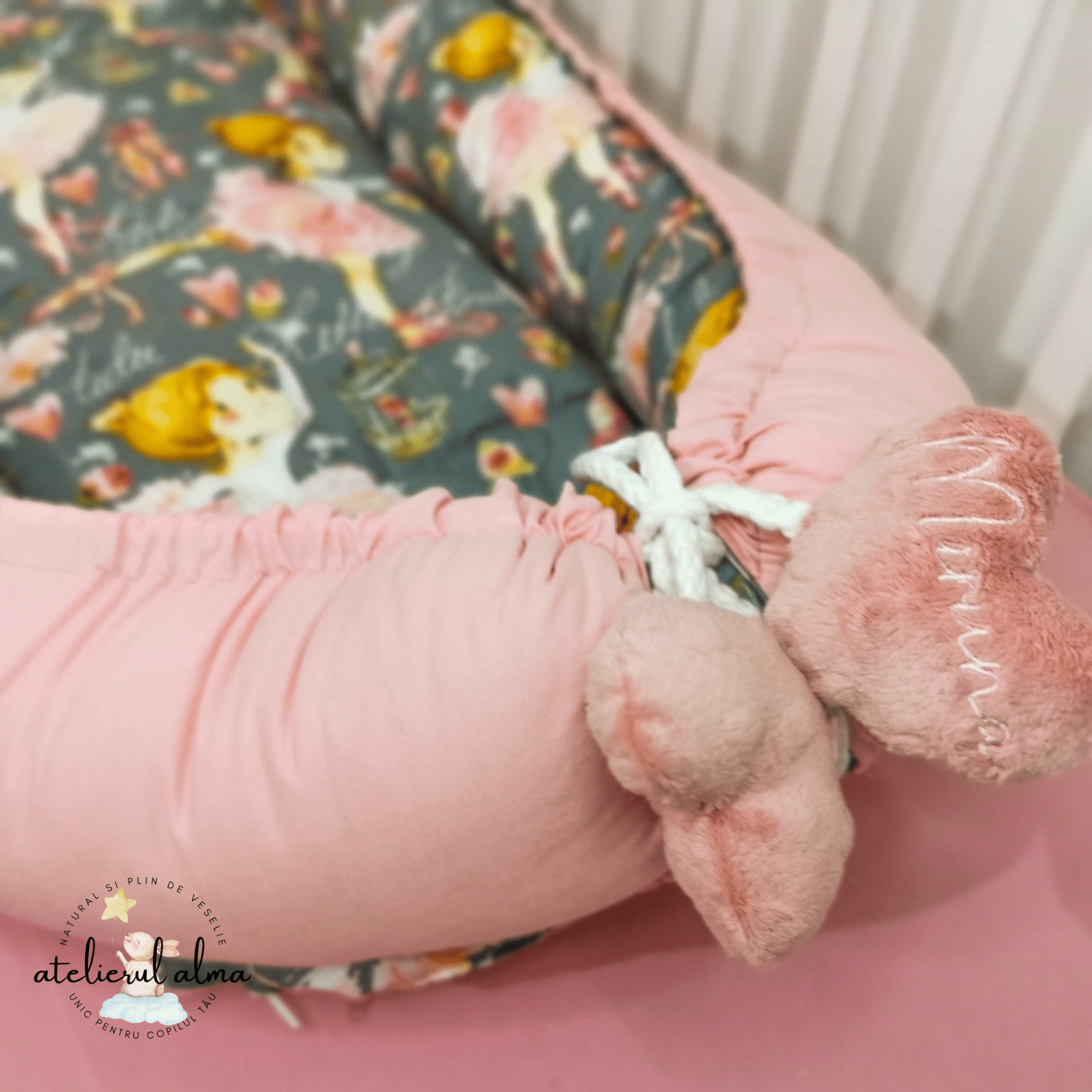 imagine cu babynest pentru bebelusi. cuib nou nascuti pentru dormit, co-sleeping