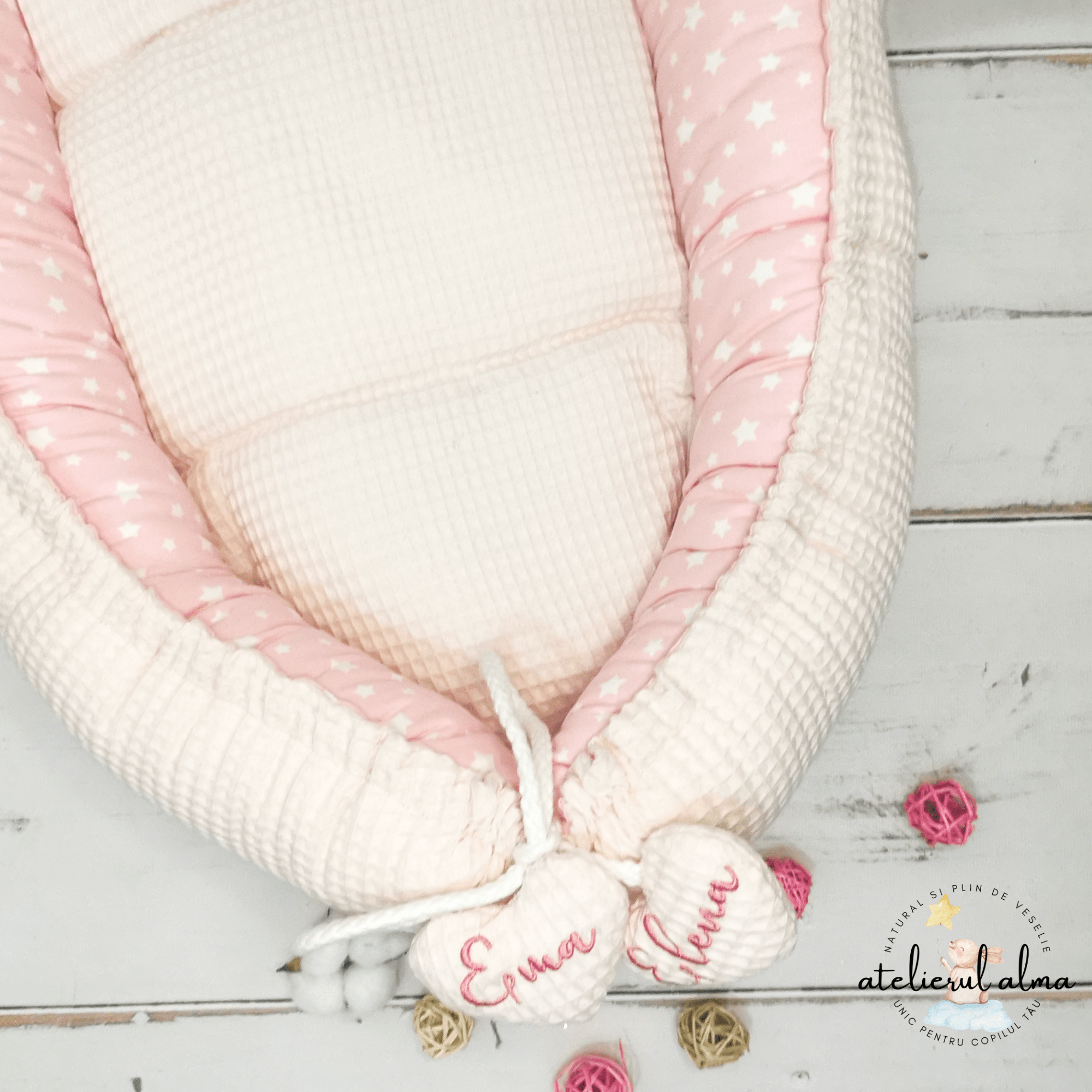 imagine cu babynest pentru bebelusi. cuib nou nascuti pentru dormit, co-sleeping