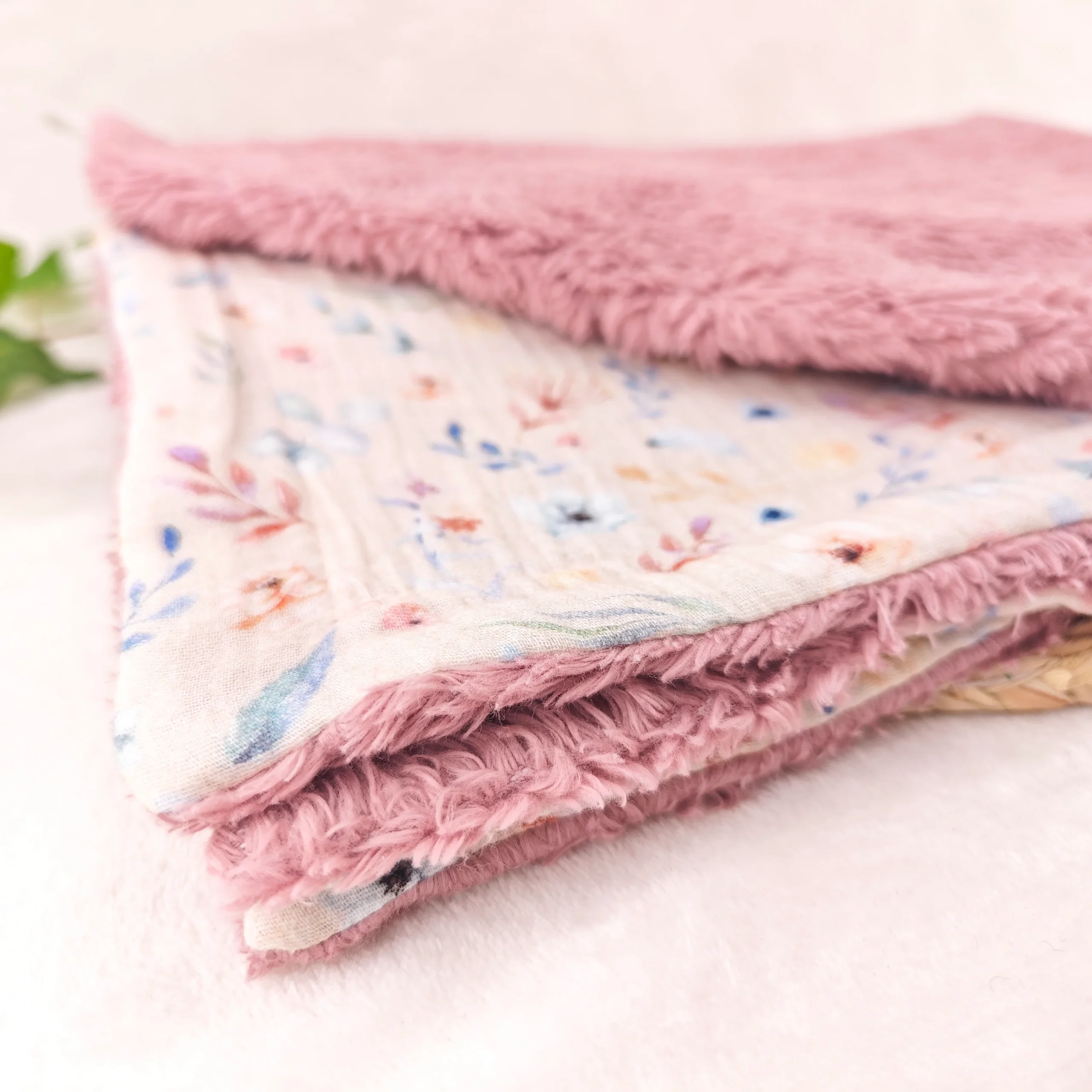 paturica minky, paturica plus bumbac, paturica pufoasa, produse pentru copii si bebelusi, paturici naturale si baby friendly, paturica din muselina personalizata pentru nou nascuti