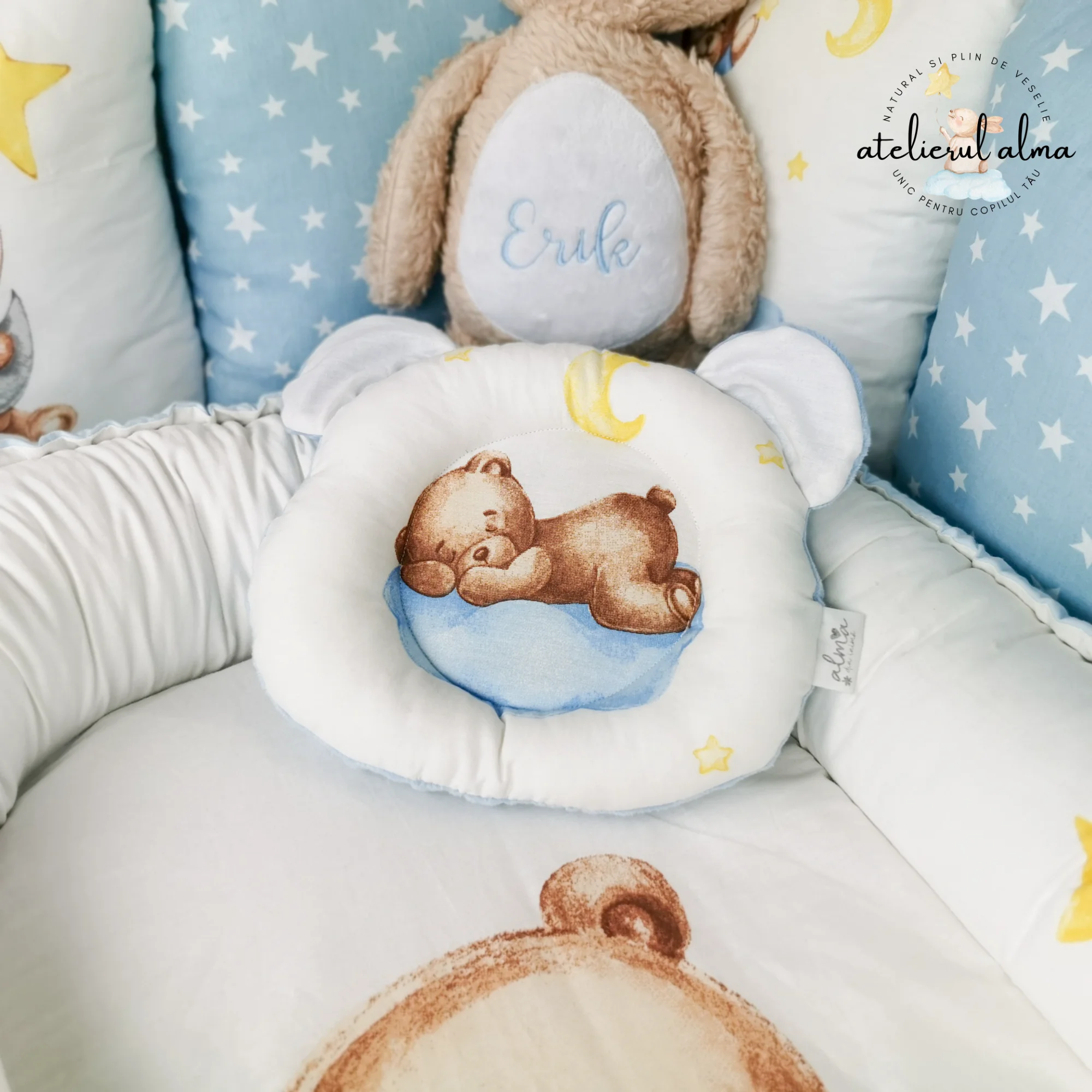 imagine cu perna antiaplatizare bebelusi, perna personalizata bebe