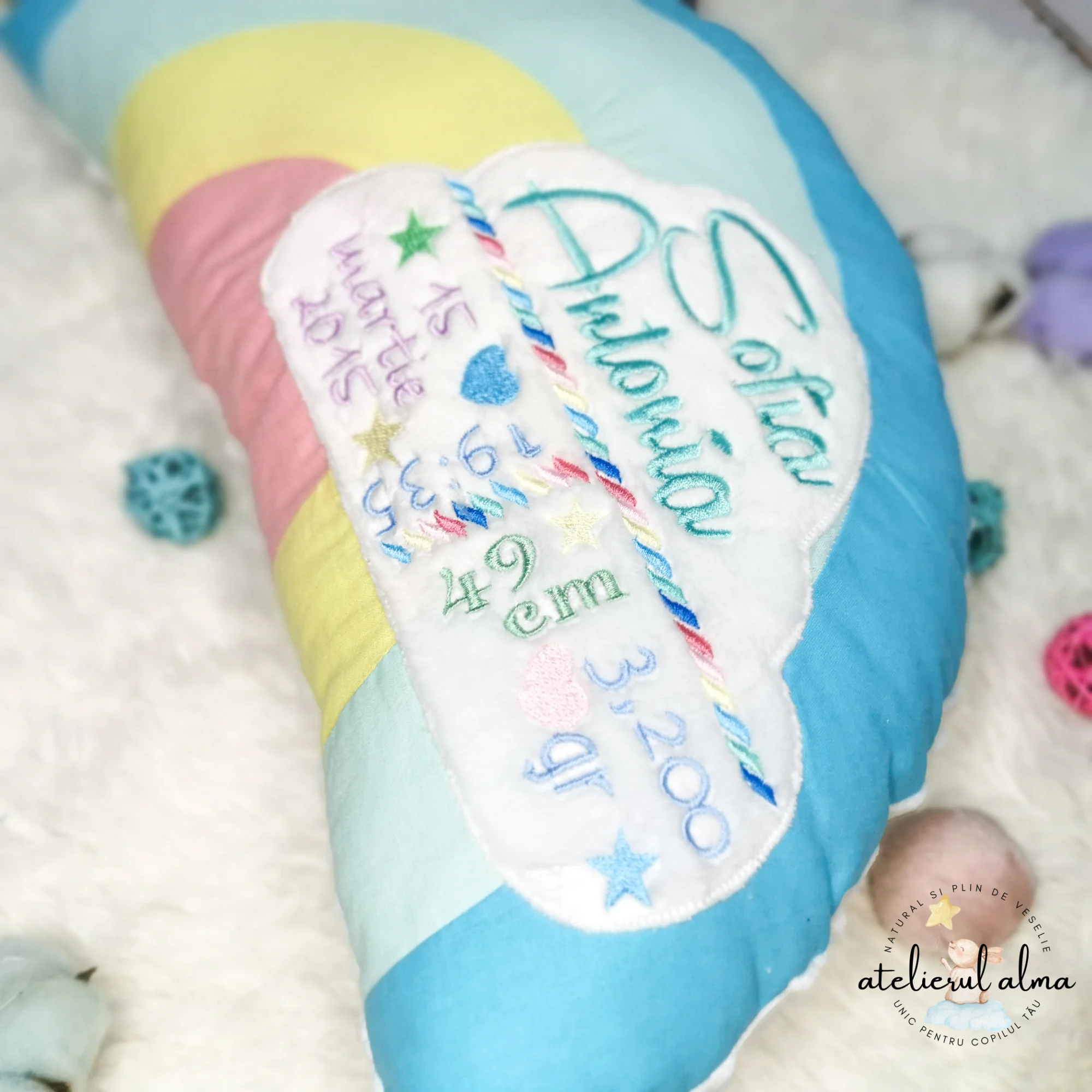 imagine cu perna antiaplatizare bebelusi, perna personalizata bebe