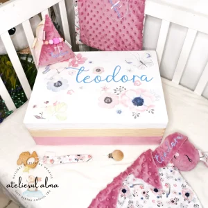 Cutie de lemn flori personalizata