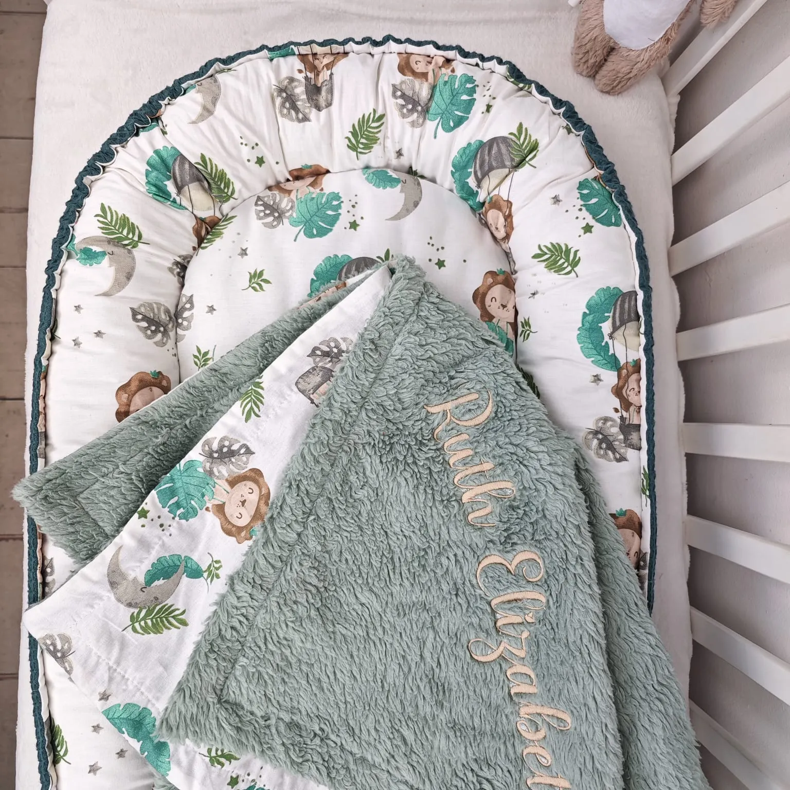 imagine cu babynest pentru bebelusi. cuib nou nascuti pentru dormit, co-sleeping