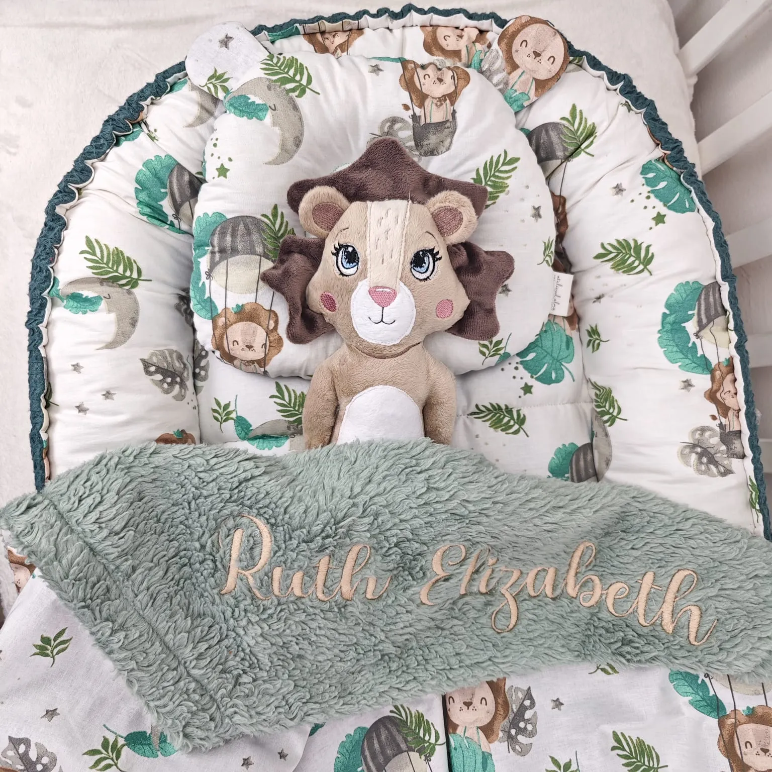 imagine cu babynest pentru bebelusi. cuib nou nascuti pentru dormit, co-sleeping