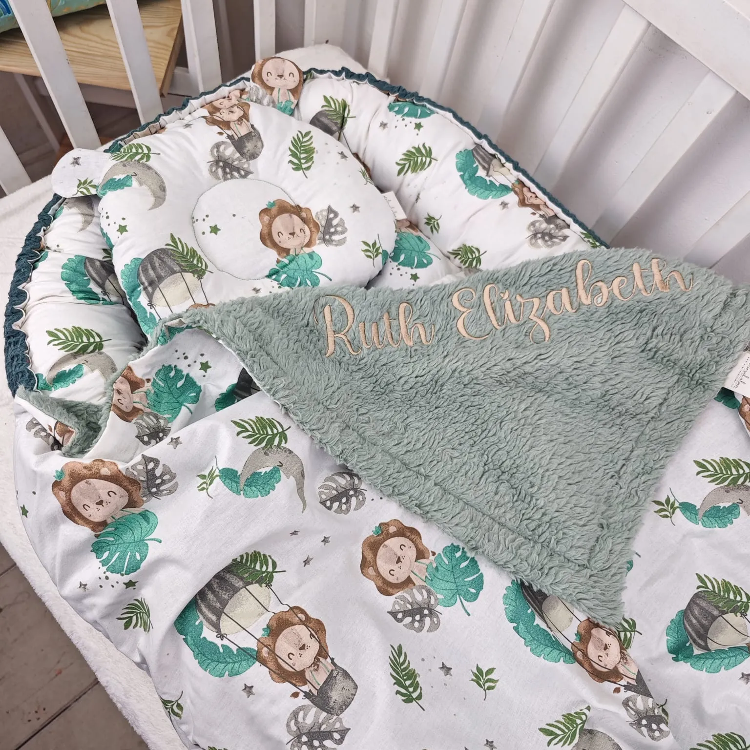 imagine cu babynest pentru bebelusi. cuib nou nascuti pentru dormit, co-sleeping
