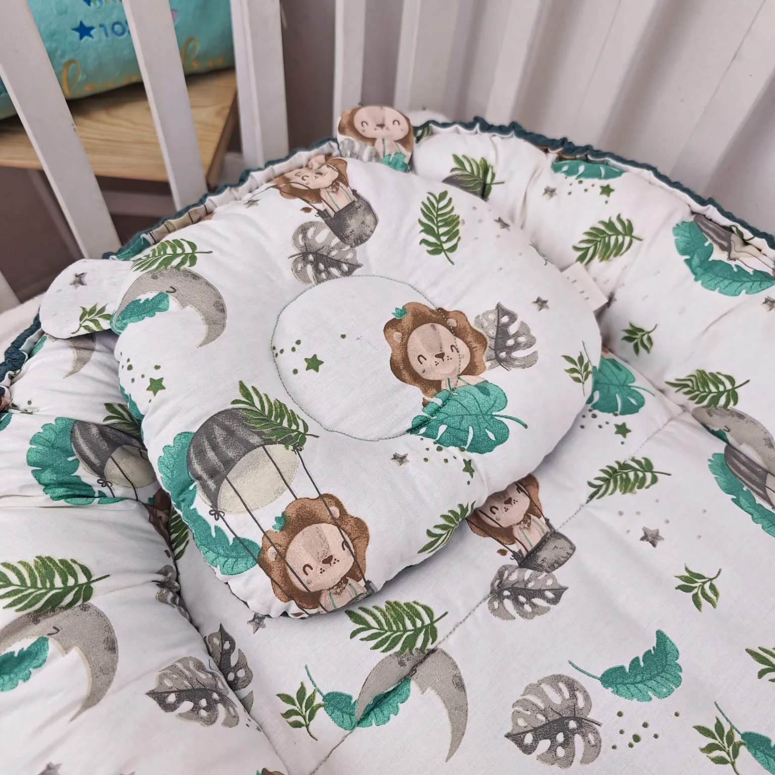 imagine cu babynest pentru bebelusi. cuib nou nascuti pentru dormit, co-sleeping