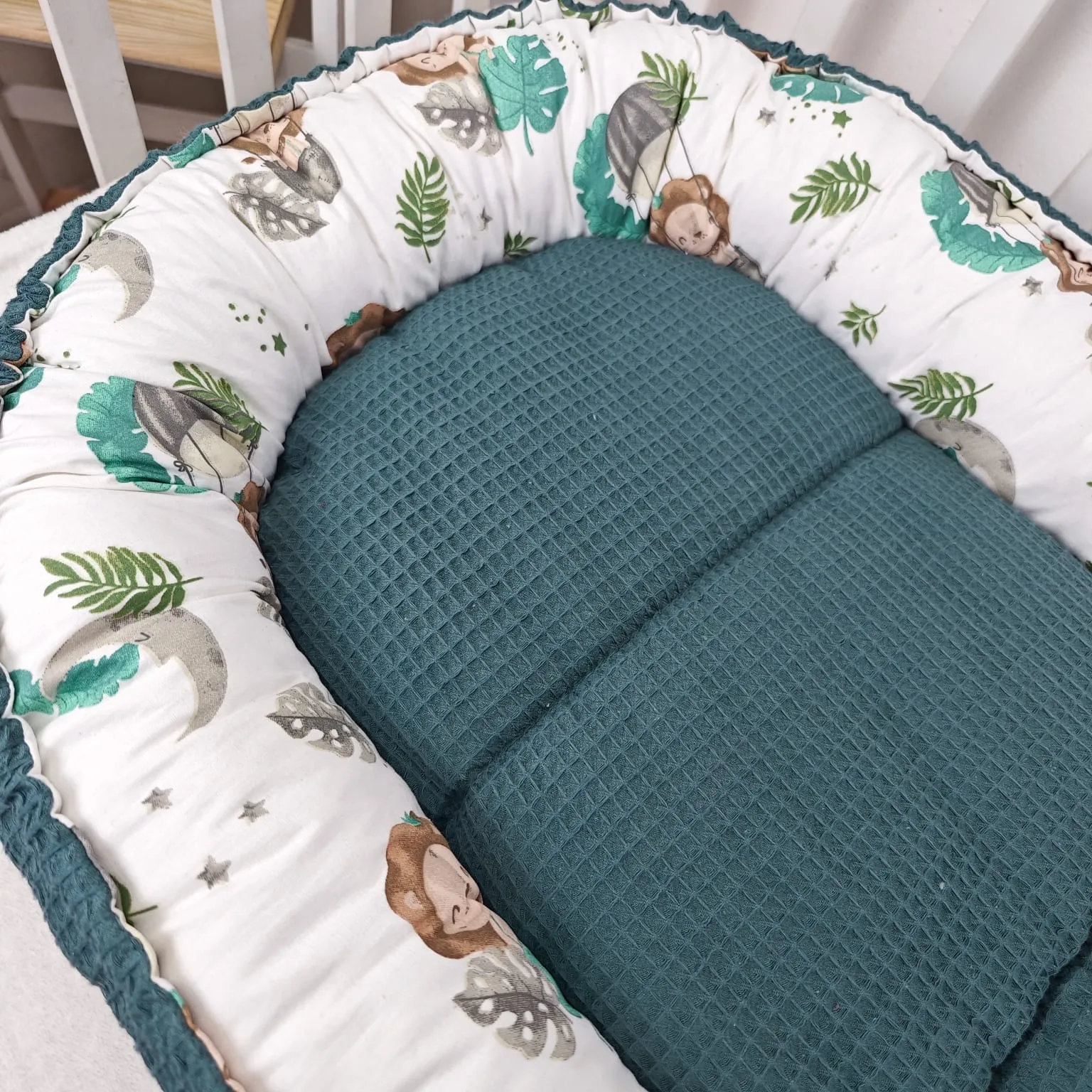 imagine cu babynest pentru bebelusi. cuib nou nascuti pentru dormit, co-sleeping