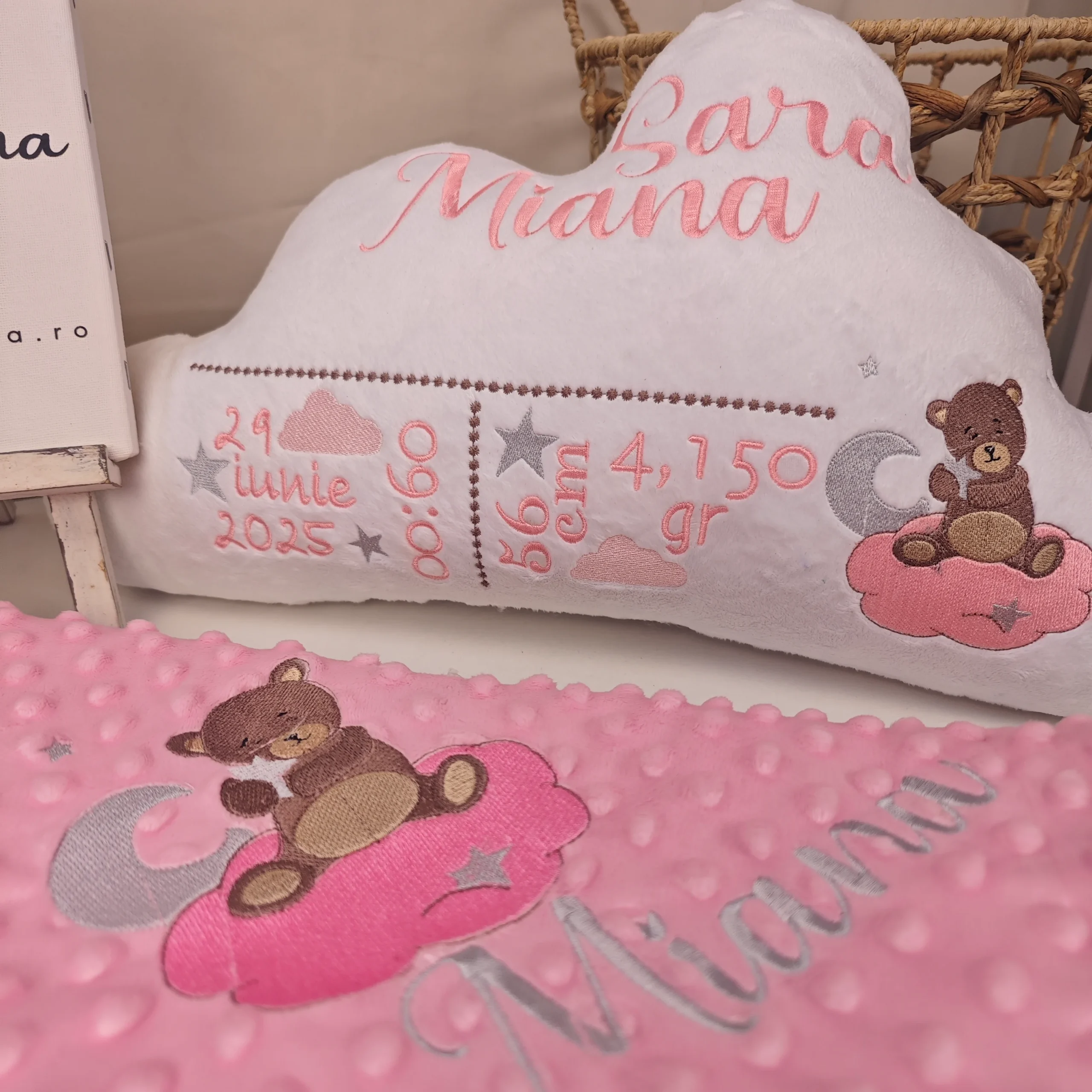 imagine cu perna personalizata bebelusi, perna personalizata bebe, perna muselina