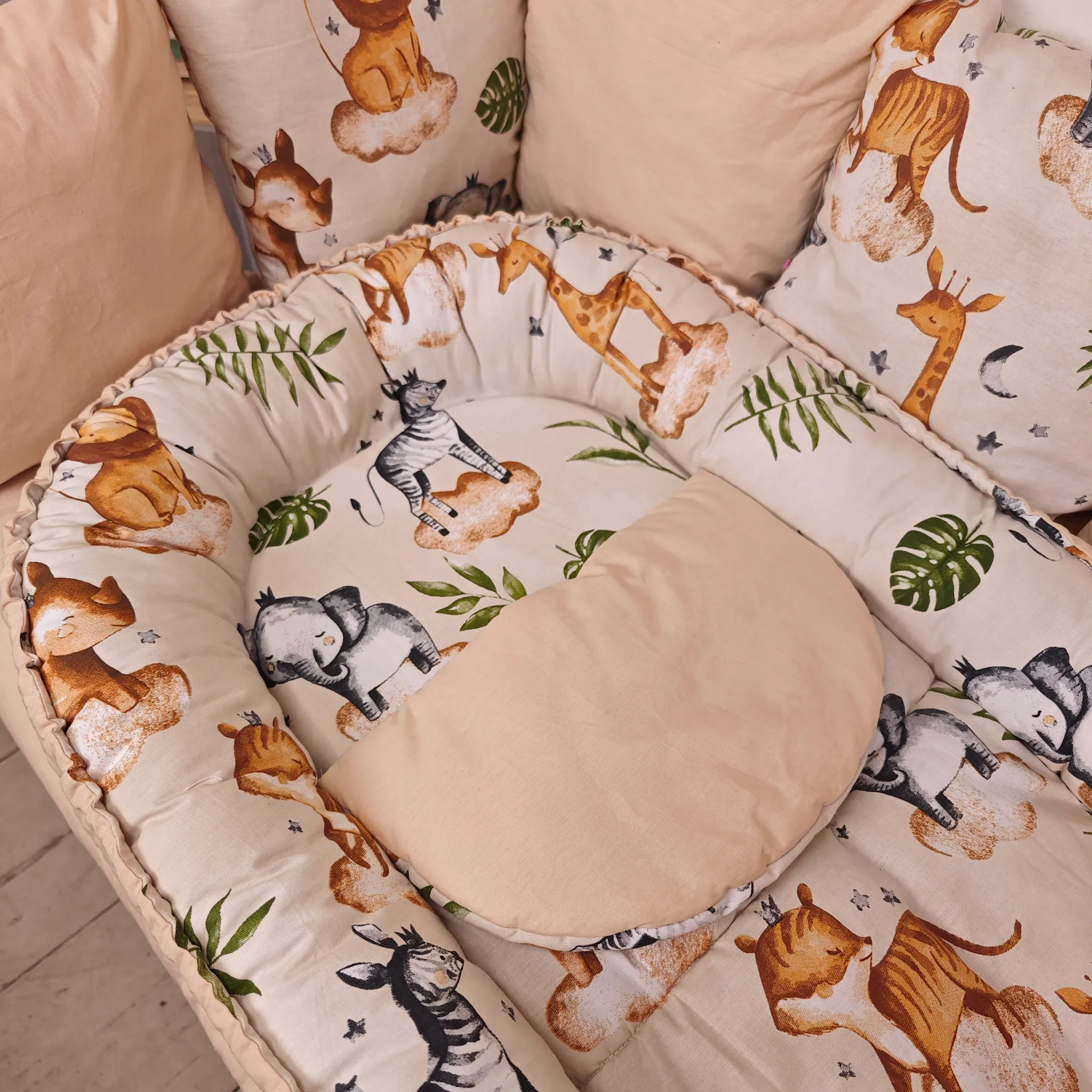 imagine cu babynest pentru bebelusi. cuib nou nascuti pentru dormit, co-sleeping