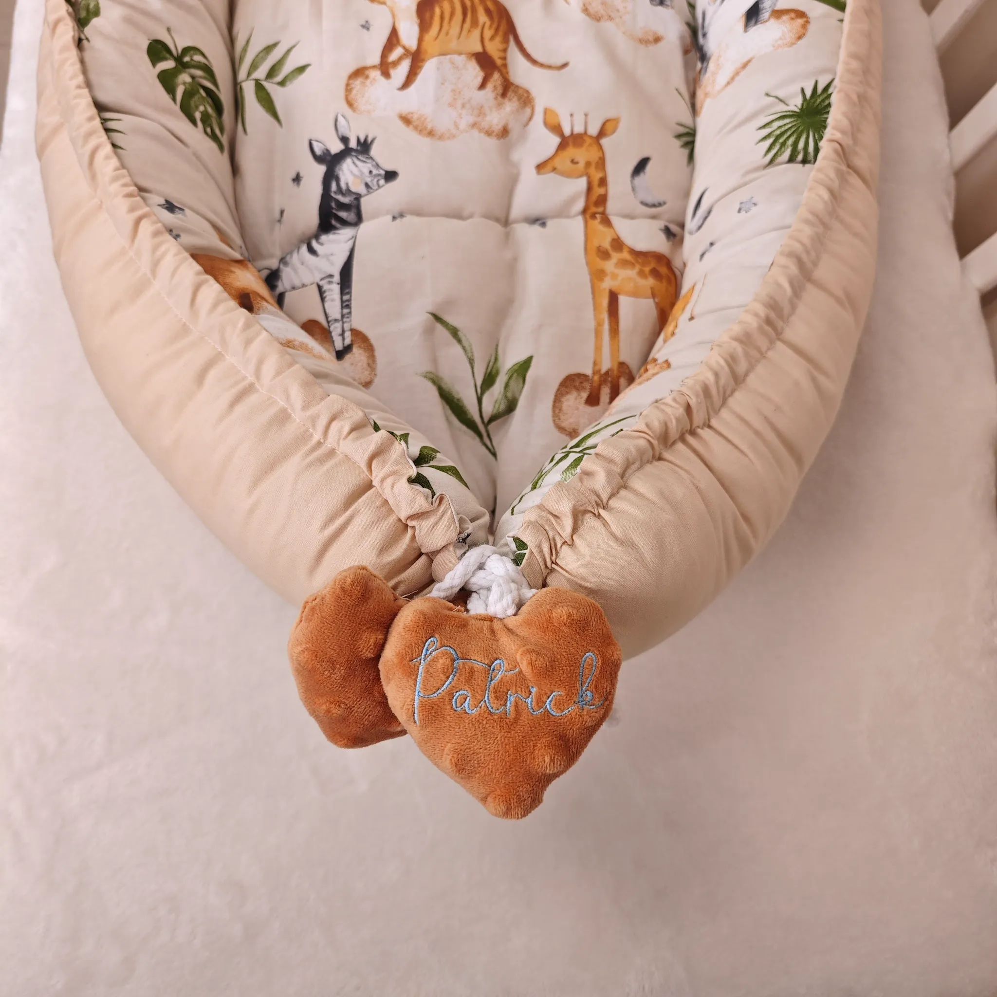imagine cu babynest pentru bebelusi. cuib nou nascuti pentru dormit, co-sleeping