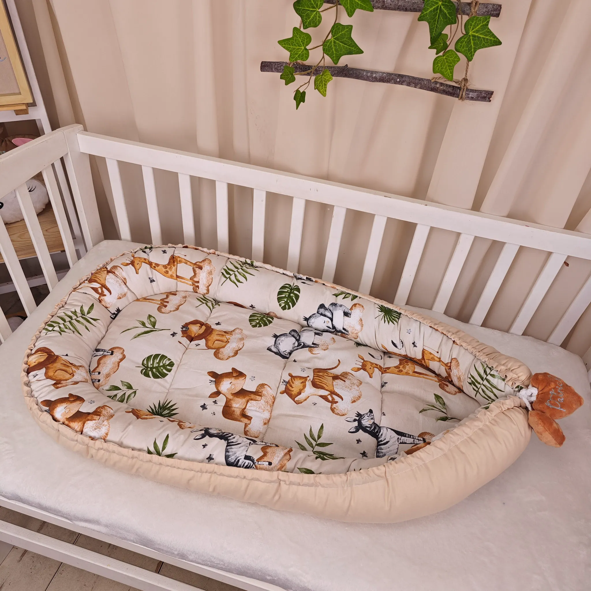 imagine cu babynest pentru bebelusi. cuib nou nascuti pentru dormit, co-sleeping
