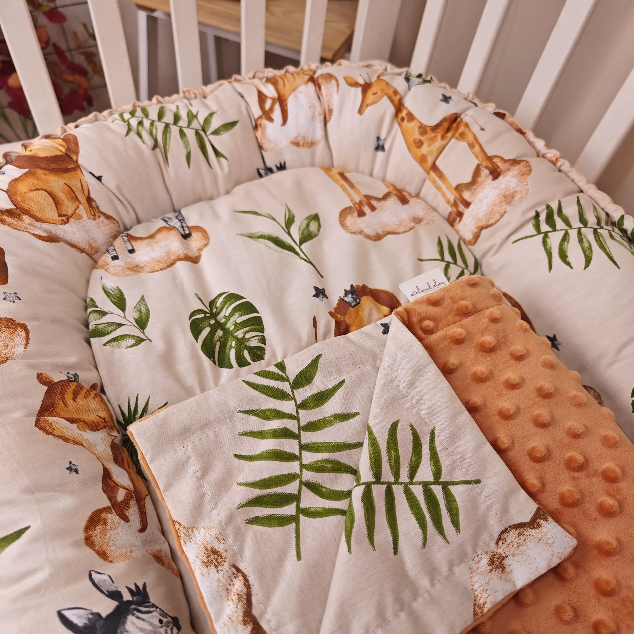 imagine cu babynest pentru bebelusi. cuib nou nascuti pentru dormit, co-sleeping