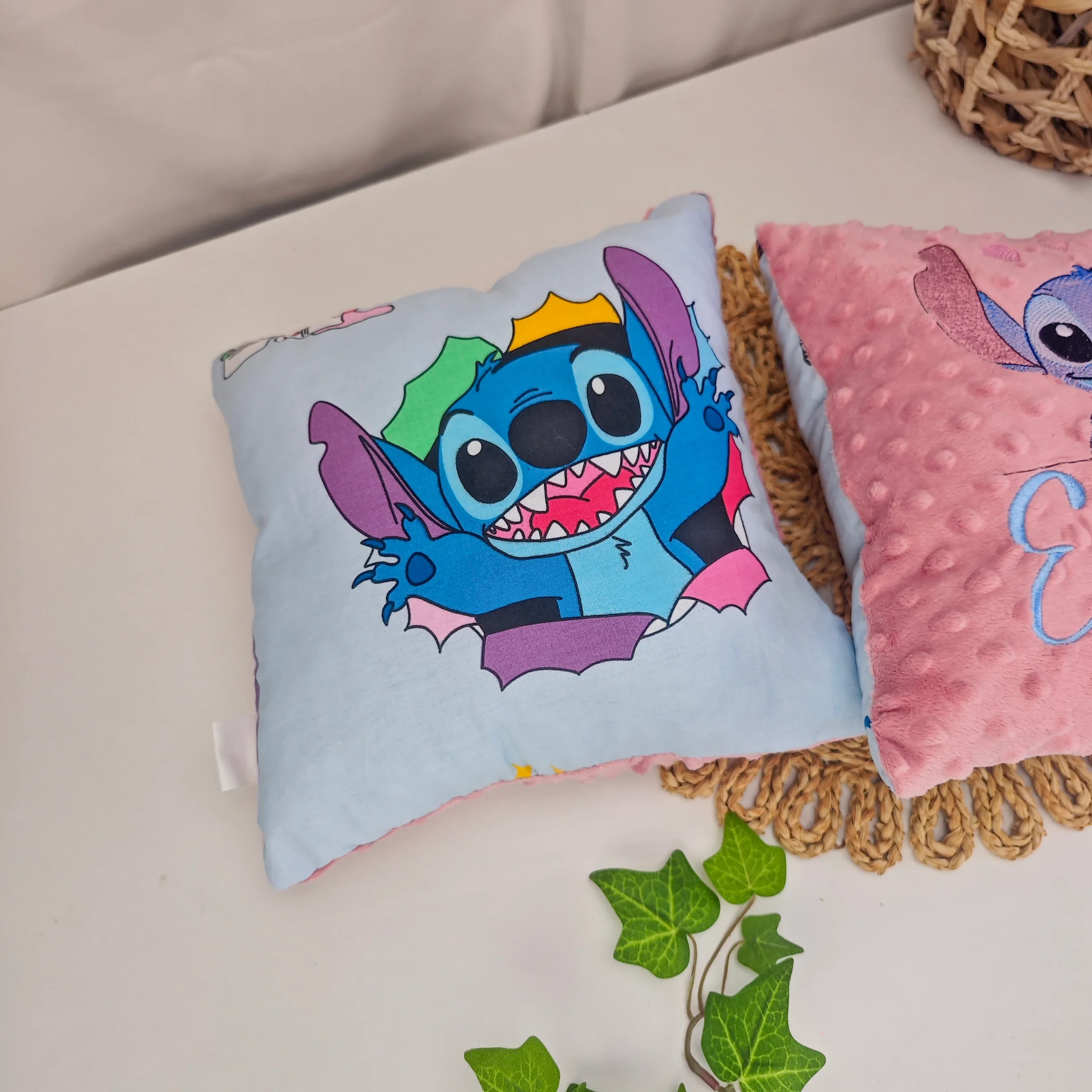 imagine cu perna antiaplatizare bebelusi, perna personalizata bebe, perna muselina